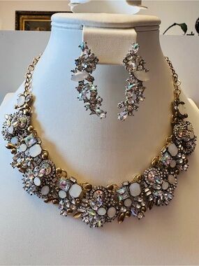 Hollywood Regency Style Choker statement necklace & matching earrings 18”